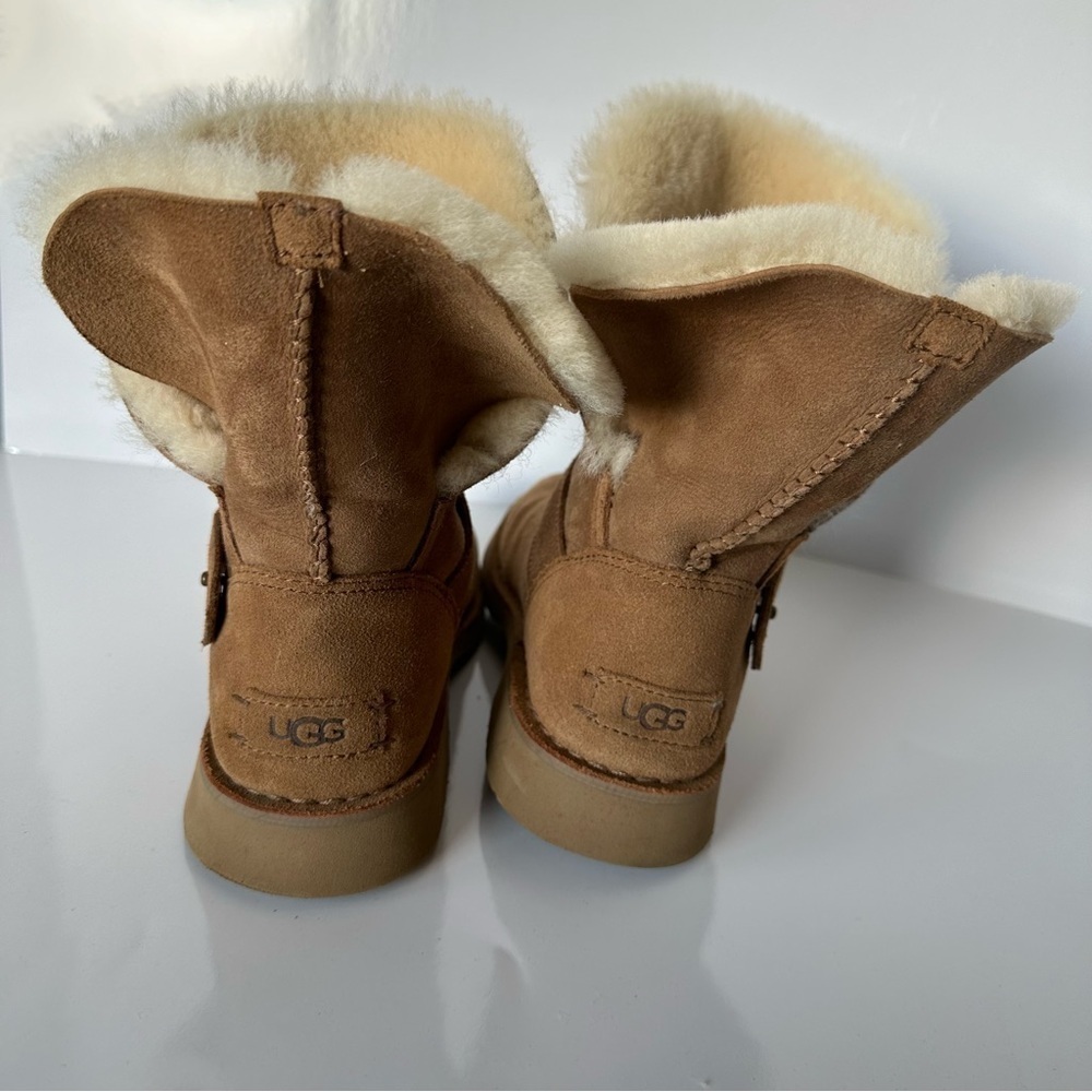 Ugg ankle woman’s boots - Picture 3 of 9